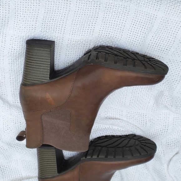 Clark's  heeled brown Ankle boots 10 - Picture 4 of 11